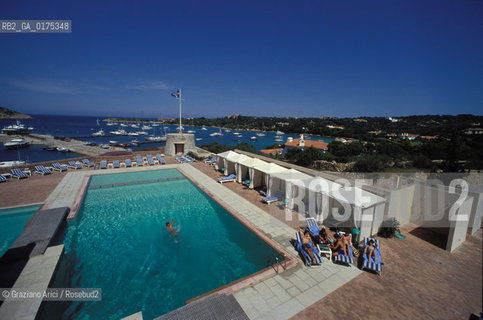 SARDEGNA, COSTA SMERALDA :  PORTO CERVO . YACHT CLUB (SASSARI)  © 2002 Graziano Arici/Rosebud2 / GEO / MARE / PISCINA
