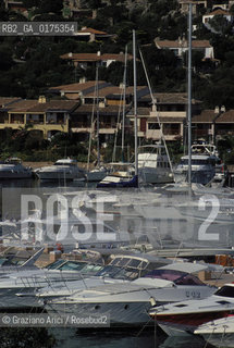 SARDEGNA, COSTA SMERALDA :  PORTO CERVO . YACHT CLUB (SASSARI)  © 2002 Graziano Arici/Rosebud2 / GEO / MARE