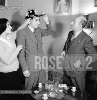 THE KING OF AFGHANISTAN AMANULLAH WITH HIS SON THE PRINCE RAHMAT HULLAH AND HIS DAUGHTER THE PRINCESS NAGIAH - ROME - 1947 - © ARCHIVIO Graziano Arici/Rosebud2  / NOBILTA / RE / PRINCIPE