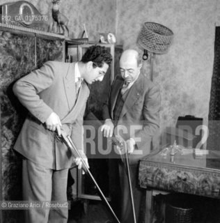 THE KING OF AFGHANISTAN AMANULLAH WITH HIS SON THE PRINCE RAHMAT HULLAH - ROME - 1947 - © ARCHIVIO Graziano Arici/Rosebud2  / NOBILTA / RE / PRINCIPE