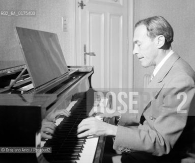THE PIANIST ALEXANDRE BRAILOWSKI - LAUSANNE - 1947 - © ARCHIVIO Graziano Arici/Rosebud2  / MUSICA / PIANISTA