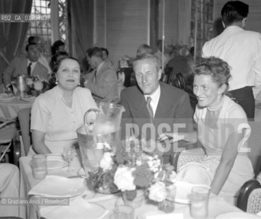 THE PRINCESS BRINDA OF KAPURHALA WITH THE COUNT OF ROBILANT AND THE COUNTESS TRIPOVICH - VENICE - 1948 - © ARCHIVIO Graziano Arici/Rosebud2  / PRICIPE / NOBILTA / CONTE