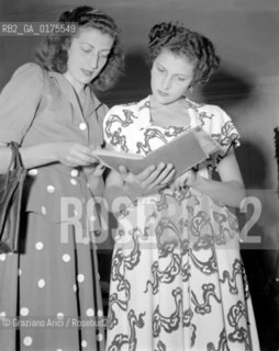 THE DUCHESSES MARITZ AND FRANCESCA DI CADAVAL - VENICE - 1948 © ARCHIVIO Graziano Arici/Rosebud2  / CONTI / NOBILTA