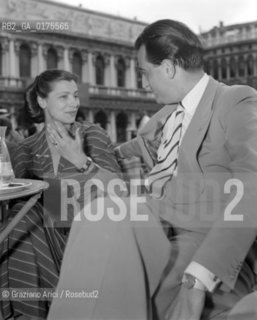 THE COUNTESS MARIA TERESA FOSCARI WITH THE LAWYER MARIO VALERI MANERA IN VENICE - 1948 - @ ARCHIVIO Graziano Arici/Rosebud2 / NOBILTA / CONTE / AVVOCATO