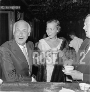 BARBARA HUTTONS PARTY IN LOCANDA CIPRIANI IN TORCELLO : TULLIO CARMINATI, THE COUNTESS GAETANI AND RIIS HANSEN - 1957  - © ARCHIVIO Graziano Arici/Rosebud2  / NOBILE / NOBILTA / CONTE / FESTA