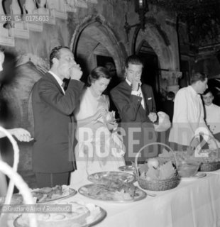 THE COUNTESS ANNA MARIA VOLPI LACLOCHE WITH F. ALDOBRANDINI AND RUDY CRESPI - VENICE- 195? © ARCHIVIO Graziano Arici/Rosebud2  / CONTE / NOBILTA