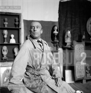 THE SCULPTOR TONI LUCARDA IN HIS STUDIO IN VENICE - 1960  © ARCHIVIO Graziano Arici/Rosebud2  / ARTE / SCULTORE