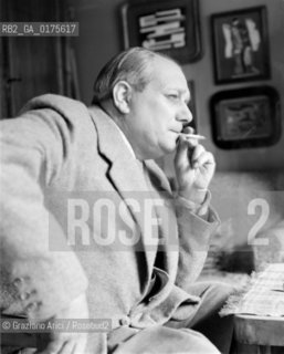 THE PAINTER ALBERTO MAGNELLI IN PARIS - 1950  © ARCHIVIO Graziano Arici/Rosebud2  / ARTE / PITTORE / SIGARETTA / FUMARE