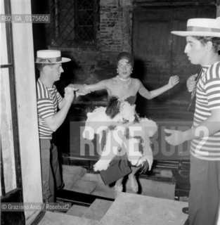 THE COUNTESS PASOLINI - VENICE- 1954 © ARCHIVIO Graziano Arici/Rosebud2  / CONTESSA / NOBILTA / GONDOLA