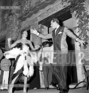 THE COUNTESS PASOLINI WITH EUGENIO DE BEZZAYARZA - VENICE- 1954 © ARCHIVIO Graziano Arici/Rosebud2  / CONTESSA / NOBILI