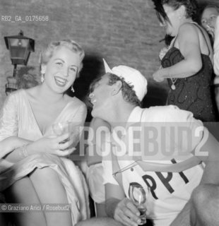 THE PRINCESS MARILENA PIGNATELLI WITH ROLANDO TERENZIO IN VENICE  - 195? © ARCHIVIO Graziano Arici/Rosebud2  / NOBILTA / PRINCIPE