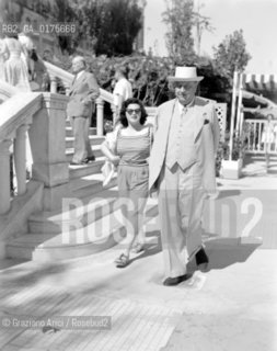 THE BARON MAURICE DE ROTHSCHILD AT VENICE LIDO WITH MISS WINTHROP MILLECENT - 1948 © ARCHIVIO Graziano Arici/Rosebud2  / NOBILTA / BARONE / ECONOMIA