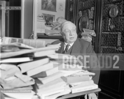 THE CRITIC AND PLAYWRIGHT RENATO SIMONI IN MILAN - 1949 © ARCHIVIO Graziano Arici/Rosebud2  / TEATRO / CRITICO / COMMEDIOGRAFO