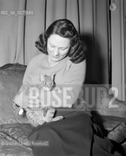 THE OPERA SINGER RENATA TEBALDI IN MILAN - 1950 - © ARCHIVIO Graziano Arici/Rosebud2  / MUSICA LIRICA / CANTANTE LIRICO / GATTO