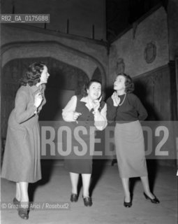 THE OPERA SINGERS RENATA TEBALDI , FEDORA BARBIERI AND JOLANDA GIARDINO AT THE LA SCALA THEATRE IN MILAN - 1950 - © ARCHIVIO Graziano Arici/Rosebud2  / MUSICA LIRICA / CANTANTE LIRICO / TEATRO / OPERA  FAUST  DI CHARLES GOUNOD