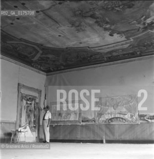 THE PAINTER HECTOR WHISTLER IN HIS STUDIO IN VENICE - 1958 - @ ARCHIVIO Graziano Arici/Rosebud2 / ARTE / PITTORE / CASINO DEGLI SPIRITI