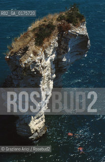 PUGLIA  , (FOGGIA) : GARGANO - SPIAGGIA   - © 2002 Graziano Arici/Rosebud2 / GEO / MARE