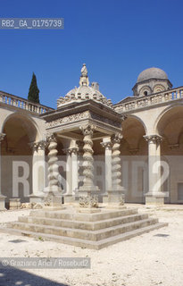 PUGLIA  ,  LECCE  :  CHIESA S.NICCOLO E CATALDO . CHIOSTRO  - © 2002 Graziano Arici/Rosebud2 / GEO / ARCHITETTURA / BAROCCO