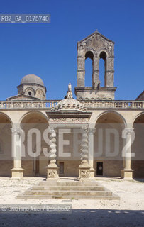 PUGLIA  ,  LECCE  :  CHIESA S.NICCOLO E CATALDO . CHIOSTRO  - © 2002 Graziano Arici/Rosebud2 / GEO / ARCHITETTURA / BAROCCO