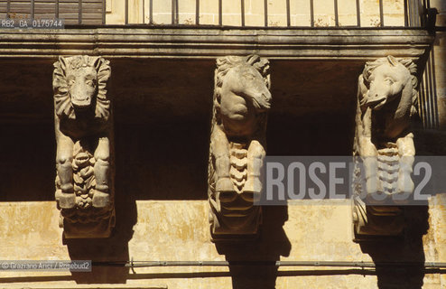 PUGLIA  ,  LECCE  :  PALAZZO DEL GOVERNO  - © 2002 Graziano Arici/Rosebud2 / GEO / ARCHITETTURA / BAROCCO