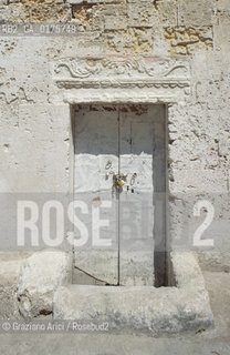 PUGLIA  ,  TARANTO  :  GHETTO EBRAICO  - © 2002 Graziano Arici/Rosebud2 / GEO / ARCHITETTURA / BAROCCO