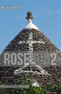 PUGLIA  ,  ( BARI)   ALBEROBELLO : TRULLI  - © 2002 Graziano Arici/Rosebud2 / GEO / ARCHITETTURA /
