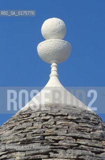 PUGLIA  ,  ( BARI)   ALBEROBELLO : TRULLI  - © 2002 Graziano Arici/Rosebud2 / GEO / ARCHITETTURA /