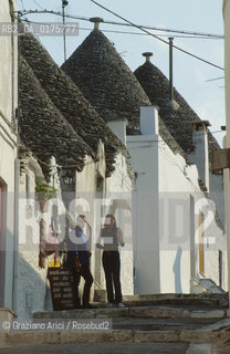 PUGLIA  ,  ( BARI)   ALBEROBELLO : TRULLI  - © 2002 Graziano Arici/Rosebud2 / GEO / ARCHITETTURA /