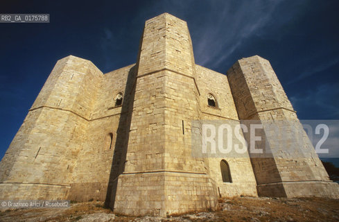 PUGLIA  ,  ( BARI)   ANDRIA  : CASTEL DEL MONTE - © 2002 Graziano Arici/Rosebud2 / GEO / ARCHITETTURA / CASTELLO /