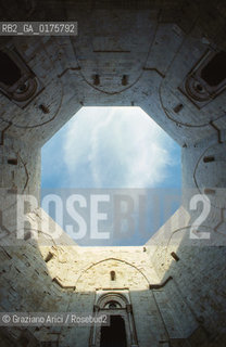 PUGLIA  ,  ( BARI)   ANDRIA  : CASTEL DEL MONTE - © 2002 Graziano Arici/Rosebud2 / GEO / ARCHITETTURA / CASTELLO /