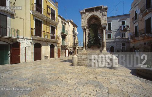 PUGLIA  ,  ( BARI)   BARLETTA  : PIAZZA DELLA SFIDA - © 2002 Graziano Arici/Rosebud2 / GEO /
