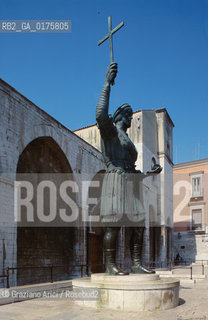 PUGLIA  ,  ( BARI)   BARLETTA  : IL COLOSSO - © 2002 Graziano Arici/Rosebud2 / GEO