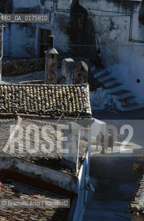 PUGLIA  ,  (FOGGIA)   MONTE S.ANGELO  : STRADA DEL CENTRO - © 2002 Graziano Arici/Rosebud2 / GEO
