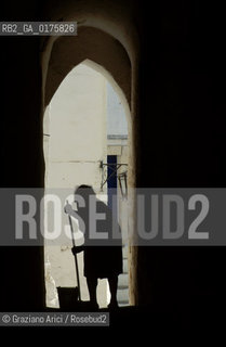 PUGLIA  , ( BRINDISI ) OSTUNI : STRADA DEL CENTRO   - © 2002 Graziano Arici/Rosebud2 / GEO /