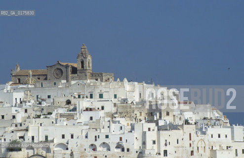 PUGLIA  , ( BRINDISI ) OSTUNI : STRADA DEL CENTRO   - © 2002 Graziano Arici/Rosebud2 / GEO /
