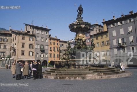 TRENTINO , TRENTO :PIAZZA DUOMO  - © 2002 Graziano Arici/Rosebud2 / GEO / FONTANA
