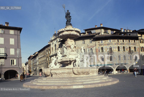 TRENTINO , TRENTO : PIAZZA DUOMO  - © 2002 Graziano Arici/Rosebud2 / GEO / FONTANA