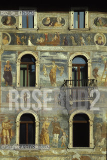 TRENTINO , TRENTO : CASE IN PIAZZA DUOMO  - © 2002 Graziano Arici/Rosebud2 / GEO /