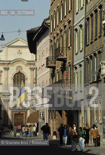 TRENTINO , TRENTO : VIA BELLENZANI  - © 2002 Graziano Arici/Rosebud2 / GEO / FONTANA