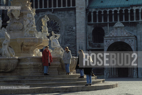 TRENTINO , TRENTO : FONTANA IN PIAZZA DUOMO  - © 2002 Graziano Arici/Rosebud2 / GEO / FONTANA