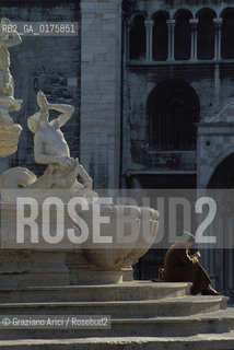 TRENTINO , TRENTO : FONTANA IN PIAZZA DUOMO  - © 2002 Graziano Arici/Rosebud2 / GEO / FONTANA