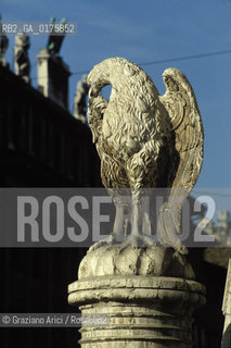 TRENTINO , TRENTO :  FONTANA IN PIAZZA DUOMO  - © 2002 Graziano Arici/Rosebud2 / GEO / FONTANA / AQUILA