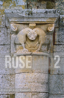 TOSCANA , (SIENA) ABBAZIA DI S.ANTIMO - © 2002 Graziano Arici/Rosebud2 / GEO / ARCHITETTURA / ROMANICO / MASCHERONE