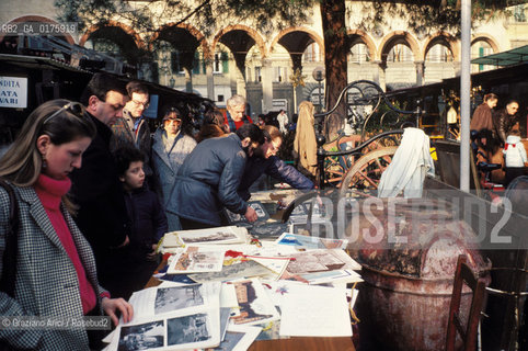 TOSCANA , FIRENZE : MERCATINO A S.CROCE   - © 2002 Graziano Arici/Rosebud2 / GEO /