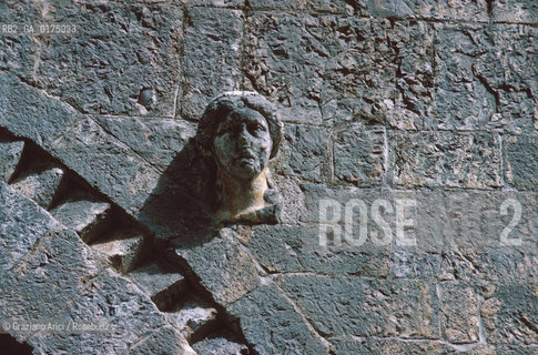 TOSCANA , (SIENA) ABBAZIA DI S.ANTIMO - © 2002 Graziano Arici/Rosebud2 / GEO / ARCHITETTURA / ROMANICO / MASCHERONE