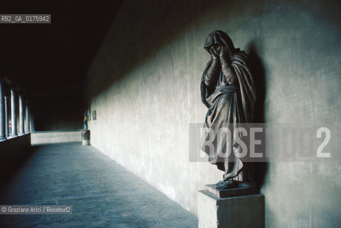 TOSCANA , FIRENZE : CHIOSTRO DI S.CROCE   - © 2002 Graziano Arici/Rosebud2 / GEO /