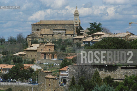 TOSCANA , (SIENA) : MONTALCINO - PANORAMA   - © 2002 Graziano Arici/Rosebud2 / GEO / VINO