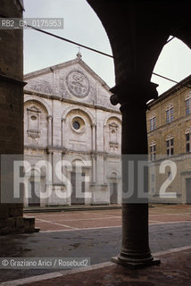 TOSCANA , PIENZA : PIAZZA PIO II E IL DUOMO - © 2002 Graziano Arici/Rosebud2 / GEO / ARCHITETTURA / RINASCIMENTO