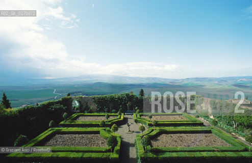 TOSCANA , PIENZA : GIARDINO DI PALAZZO PICCOLOMINI  - © 2002 Graziano Arici/Rosebud2 / GEO / ARCHITETTURA / RINASCIMENTO