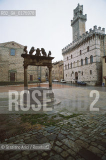 TOSCANA , (SIENA) : MONTEPULCIANO - PIAZZA GRANDE E PALAZZO COMUNALE   - © 2002 Graziano Arici/Rosebud2 / GEO / POZZO